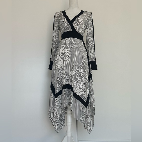 BCBG MaxAzria Asymmetrical lightwave Stripe handkerchief Dress Size XXS NWOT - Picture 2 of 9